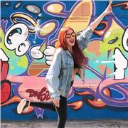 Ho una preparazione umanistica che si ramifica in due direzioni avendo una laurea in scienze del servizio sociale che mi ha permesso l’approfondimento in materia sociale e una laurea in pedagogia che mi ha consentito l’immersione su temi che riguardano l’